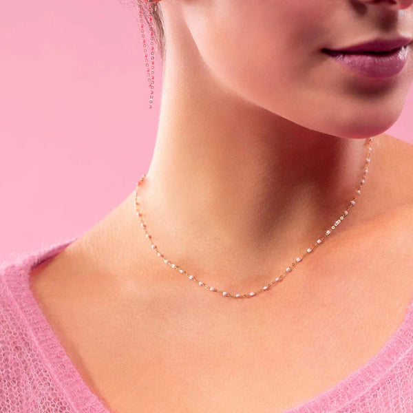 gigiclozeau_collar_oro_rosa_color_baby_pink_vista_modelo_J6175CO