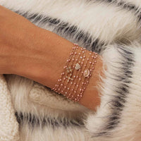gigiclozeau_pulsera_oro_amarillo_blush_vista_modelo_J6182PL