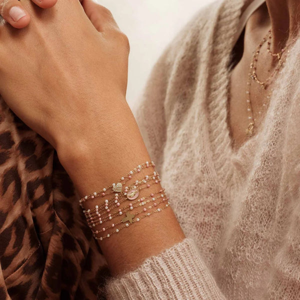 gigiclozeau_pulsera_virgen_oro_rosa_blush_vista_modelo_J6197PL