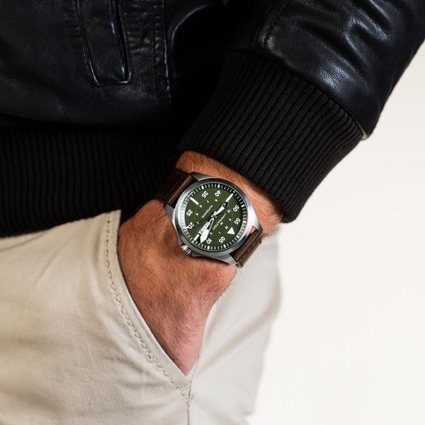 Hamilton_Khaki_aviation_pilot_day_date__auto_esfera_verde_correa_vista_modelo_h64635560