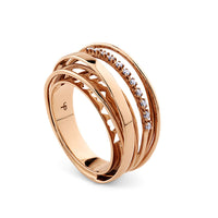 Sortija de oro rosa con hilera de diamantes en garra 