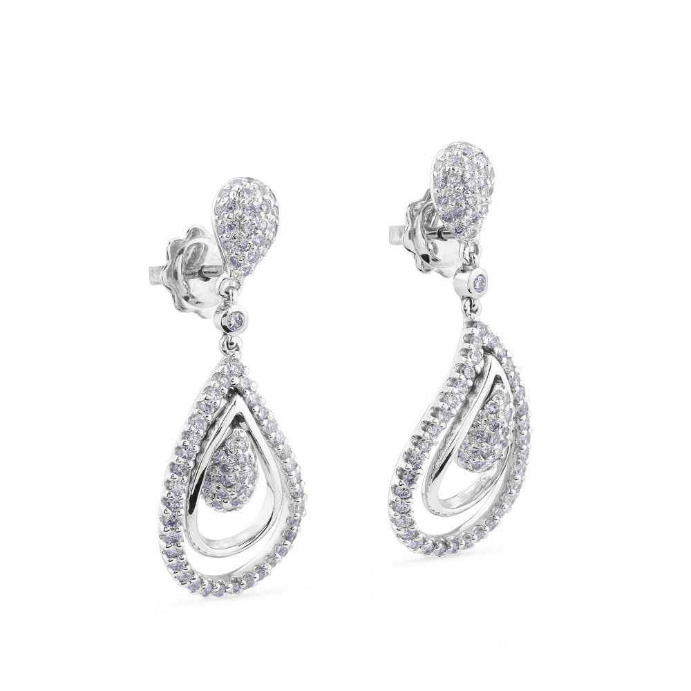 Pendientes largos de oro blanco con lágrimas uniformes de pavé de diamantes