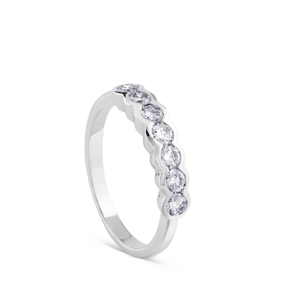 Media alianza de oro blanco con 7 diamantes en garra _J4255SB_Joyería Chocrón