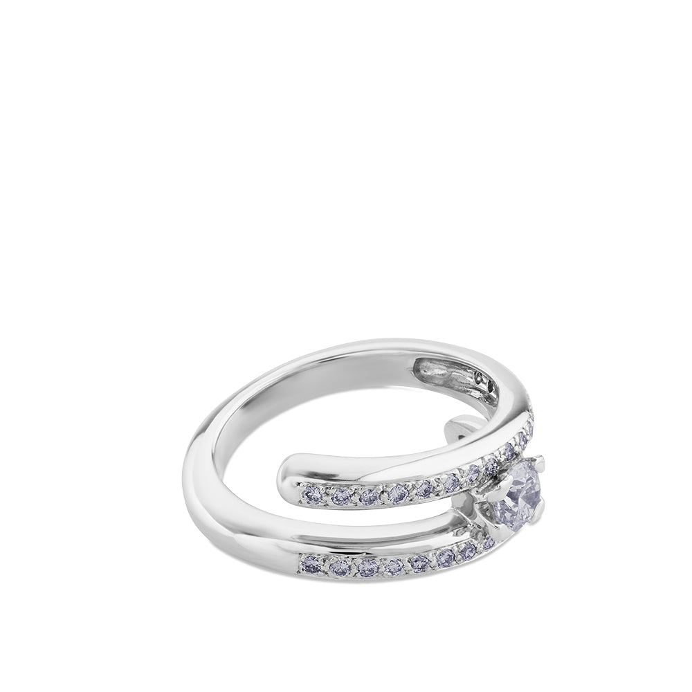 Solitario "Twins" de oro blanco con diamante central 0.34 quilates en garra y pavé en montura