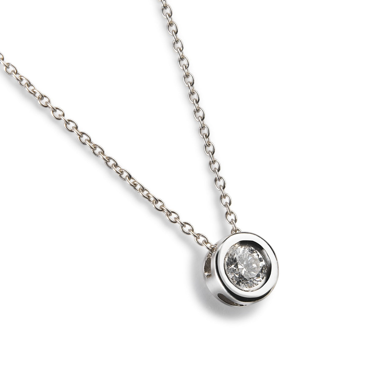 Colgante de oro blanco con diamante en chatón