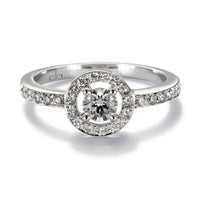 Solitario "María Valentina" de oro blanco con diamante central en 4 garras, orla y montura de diamantes