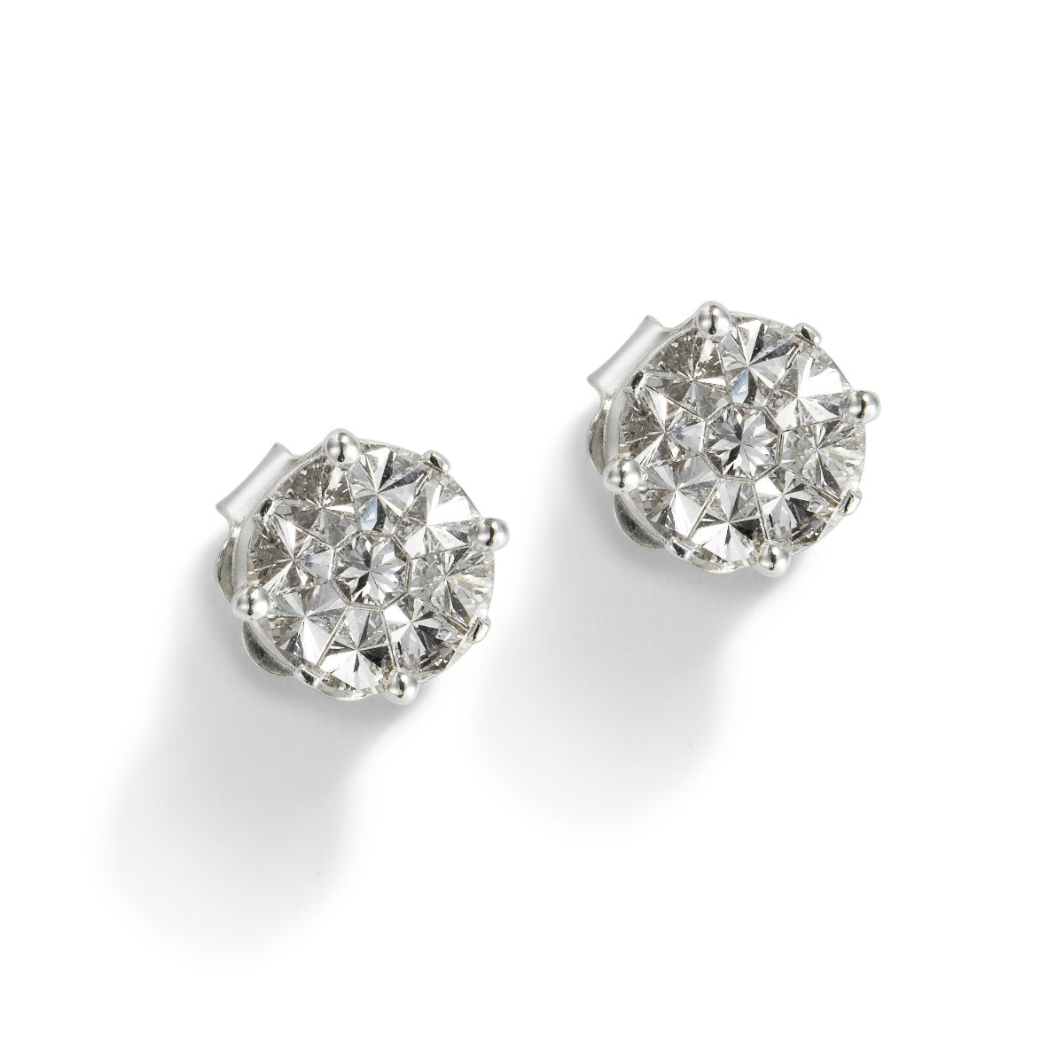 Pendientes-oro-blanco-engaste-invisible-8-garras- Ref J4993TB_Chocrón Joyeros