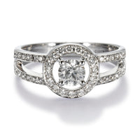 Solitario "Martina" de oro blanco con diamante central en 4 garras, orla y montura de diamantes
