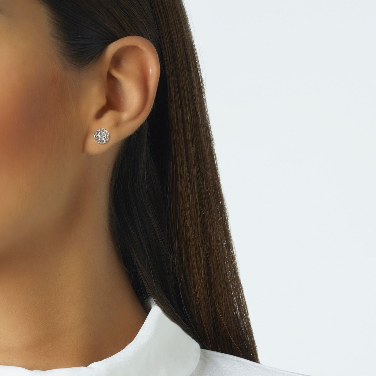 Pendientes de oro blanco con diamantes y orla de diamantes