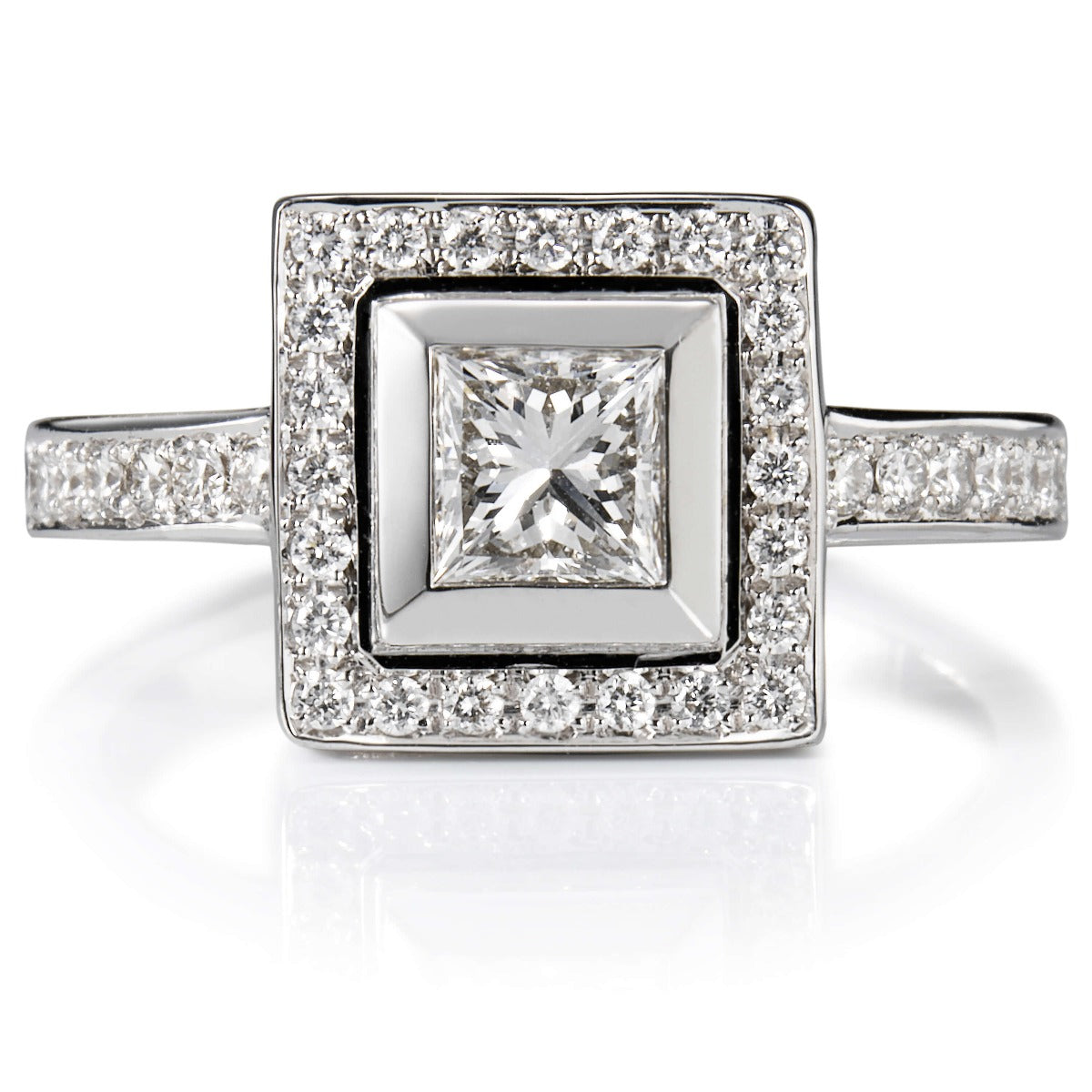 Sortija GeometriCh cuadrada de oro blanco con princesa y pavé de diamantes