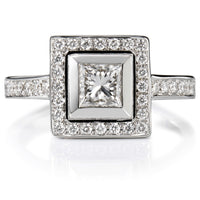 Sortija GeometriCh cuadrada de oro blanco con princesa y pavé de diamantes