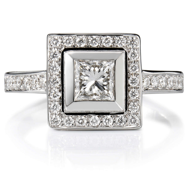 Sortija GeometriCh cuadrada de oro blanco con princesa y pavé de diamantes
