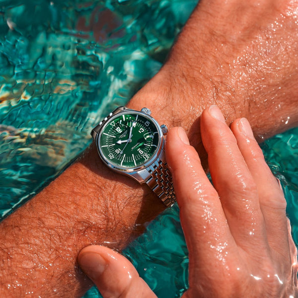 longines-legend-diver-esfera-verde-39mm-vista-modelo-l37644066
