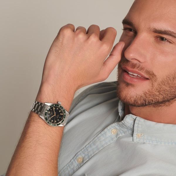 longines_spirit_zulu_esfera_negra_bisel_verde_vista_modelo_39mm_l38024636