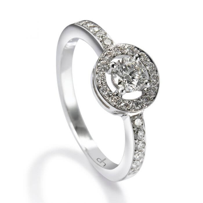 Sortija-anillo-compromiso-maria-valentina-oro-blanco-orla-diamantes_ Ref J4989SB_Chocrón Joyeros