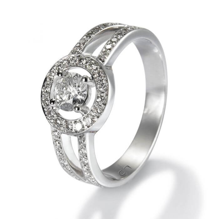 Sortija-anillo-compromiso-martina-oro-blanco-orla-montura-diamantes_ Ref J5009SB_Chocrón Joyeros
