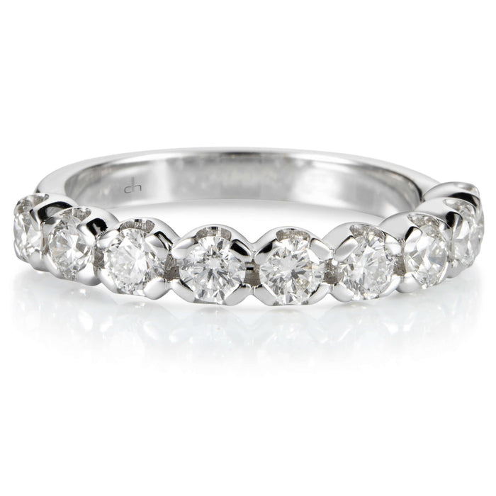 Sortija-media-alianza-oro-blanco-diamantes-brillantes-garras- Ref J5372SB_Chocrón Joyeros