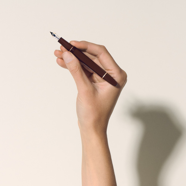 montblanc-Pluma-Estilografica-Meisterstuck-Rojo-Burdeos-Classique-133006-imagen-modelo