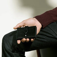 montblanc-Meisterstuck-Portatarjetas-para-5-tarjetas-negro-vista-modelo