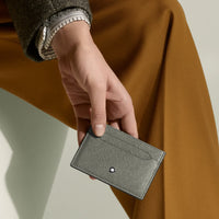 montblanc_Sartorial_Portatarjetas_para_5_tarjetas_gris_vista_modelo