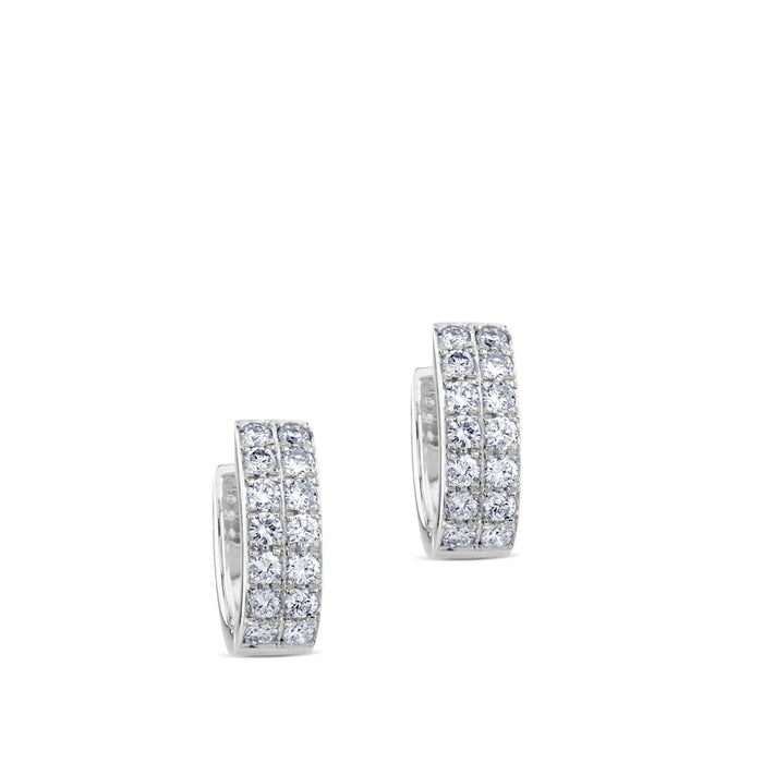 Aros pequeños de oro blanco rectangulares con diamantes