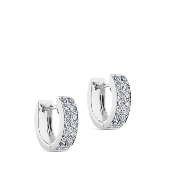 Aros pequeños de oro blanco rectangulares con diamantes