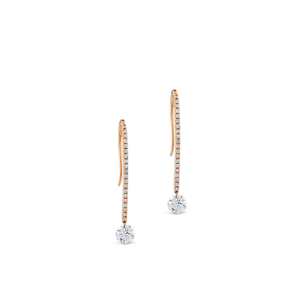 Pendientes largos de oro rosa con hilera de diamantes y diamante al aire