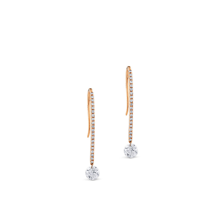 Pendientes largos de oro rosa con hilera de diamantes y diamante al aire