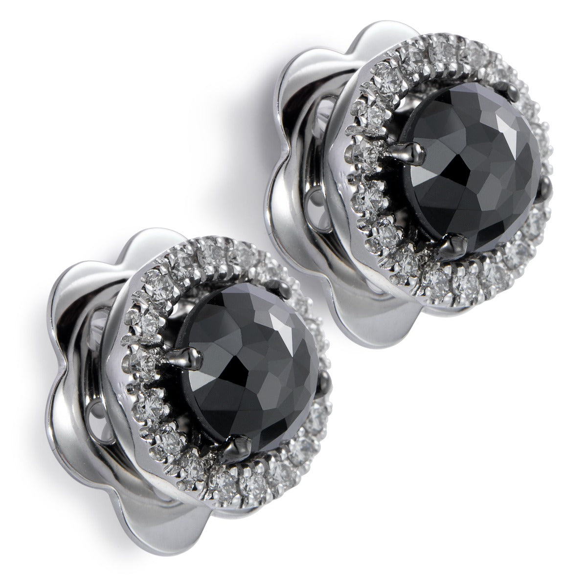 Pendientes de oro blanco con diamantes negros y orla de brillantes - Ref J5249TB_Chocrón Joyeros