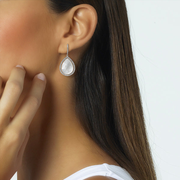 Pendientes_oro_blanco_piedra_de_luna_diamantes_vista_modelo_Ref_J5857PB