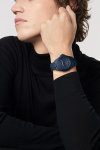 reloj_chanel_j12_Bleu_3esfera_azul_38mm_H9632_vista_modelo