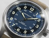 Hamilton_Khaki_Field_Titanium_42mm_esfera_azul_vista_caja_y_esfera_H70545540_Chocron_joyeros_distribuidor_oficial