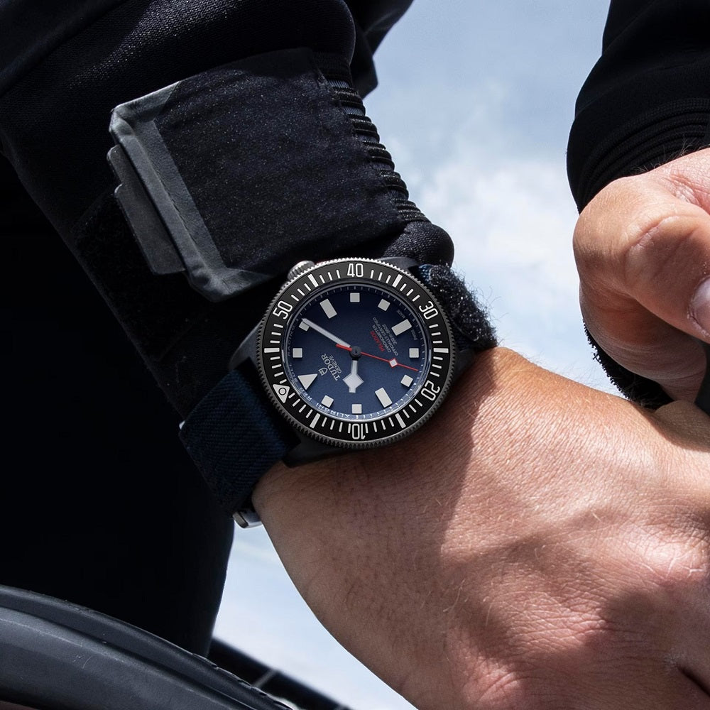 Tudor_Pelagos_FXD_Edición_Alinghi_Red_Bull_Racing_vista_deportista_M25707KN-0001_chocron