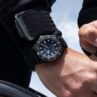 Tudor_Pelagos_FXD_Edición_Alinghi_Red_Bull_Racing_vista_deportista_M25707KN-0001_chocron