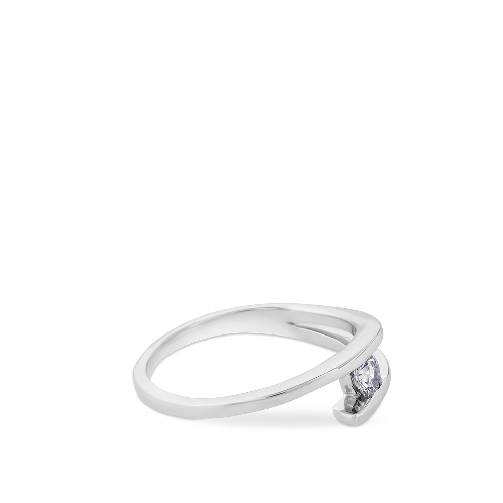 Solitario "Alice" de oro blanco con diamante talla brillante de 0.18 quilates