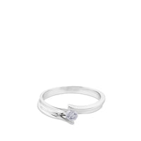 Solitario "Beatriz" de oro blanco con diamante en montura envolvente 0.19 quilates