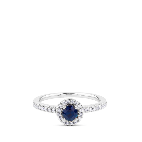 Sortija "Royal Trilogy" de oro blanco con zafiro y orla de pavé de diamantes de 0,16 quilates