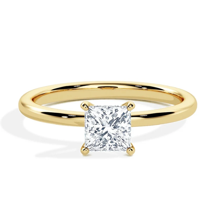 Solitario de oro amarillo con diamante talla princesa de 0.52 quilates