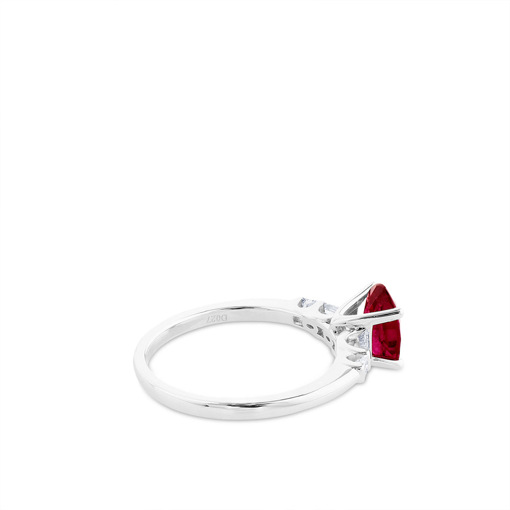 Sortija "Royal Trilogy" de oro blanco con rubí y diamantes