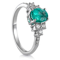 sortija-oro-blanco-esmeralda-oval-diamantes- Ref J5485sb Chocrón Joyeros