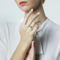 sortija_royal_trilogy_oro_blanco_esmeralda_diamantes_j5946sb_3