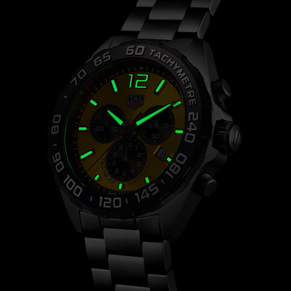 TAG-Heuer-formula-1-chronograph-esfera-amarilla-brazalete-vista-nocturna-43mm-CAZ101amba0842