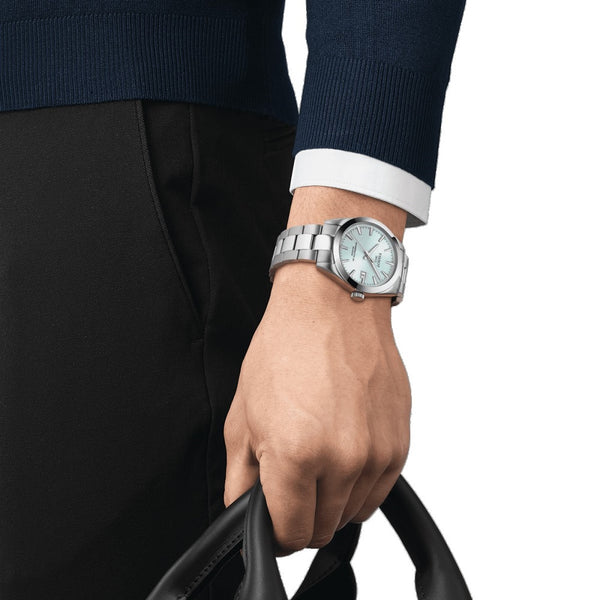 tissot_gentleman_powermatic_80_esfera_azul_hielo_vista_modelo_40mm_T1274071135100