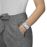 Tissot_PRX_azul_cielo_35mm_vista_modelo_T13721011135100