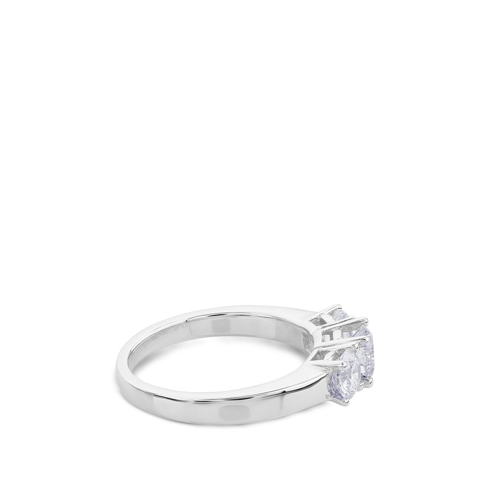 Tresillo de oro blanco con diamantes engastados en 4 garras de 1,18 quilates