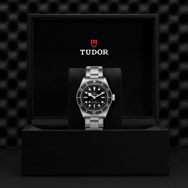 Tudor_Black_Bay_bisel_negro_41mm_COSC_vista_caja_tudor