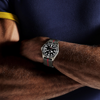 tudor_pelagos_FXD_negro_correa_tejido_vista_modelo_m25717n-0001