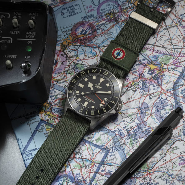 tudor_pelagos_fxd_gmt_42mm_vista_encima_de_mapa_2542g257nu