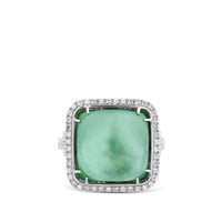 Sortija cuadrada de oro blanco con doblete de cuarzo verde y nacar y pavé de diamantes