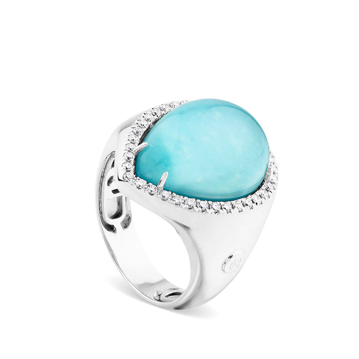 Sortija de oro blanco con doblete de turquesa y nacar talla marquise y pavé de diamantes